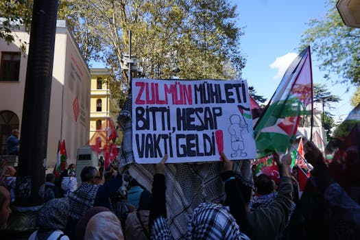 Kuvituskuva uutiseen: Israelin vapauttamat australialaiset flotilla-aktivistit saapuivat Istanbuliin (israel, australia)