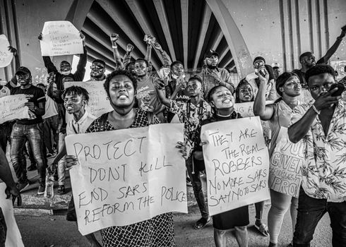 Kuvituskuva uutiseen: Keniassa protestoidaan Yhdysvaltojen Ebola-karanteenikeskusta vastaan (kenia, ebola)