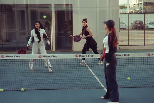 Kuvituskuva uutiseen: Mirra Andreeva voitti Ranskan avoimet ja ensimmäisen Grand Slam -tittelinsä (tennis, ranskan …