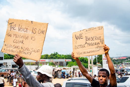 Kuvituskuva uutiseen: Nigeriassa vallankaappausjuonesta syytetyt kiistävät maanpetossyytteet (nigeria, oikeudenkäynti)