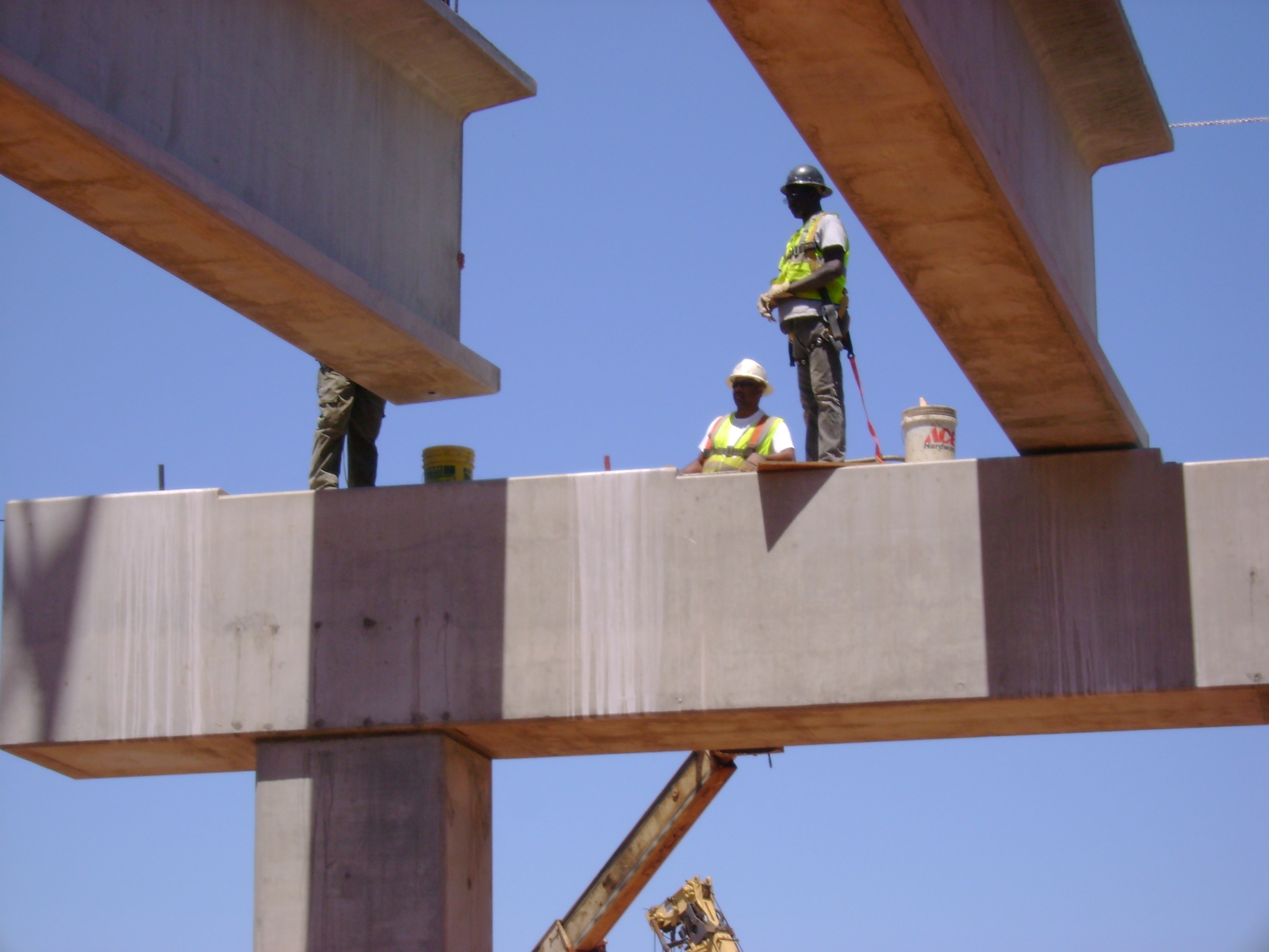 Arkistokuva: Betonisillan palkkien asennusta Georgiassa Yhdysvalloissa kesäkuussa 2008.