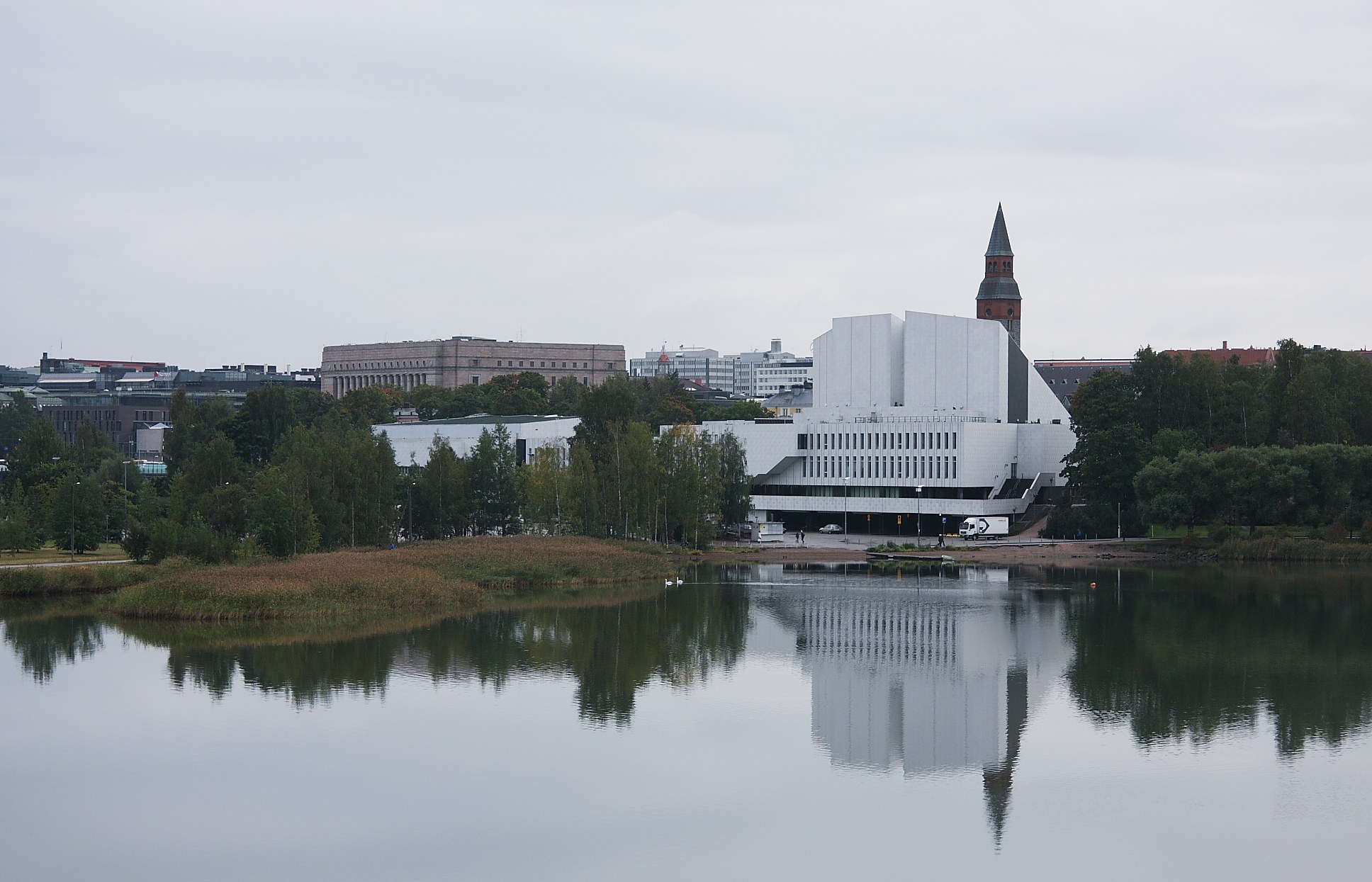 Arkistokuva: Finlandia-talo ja Töölönlahden ranta syyskuussa 2008.