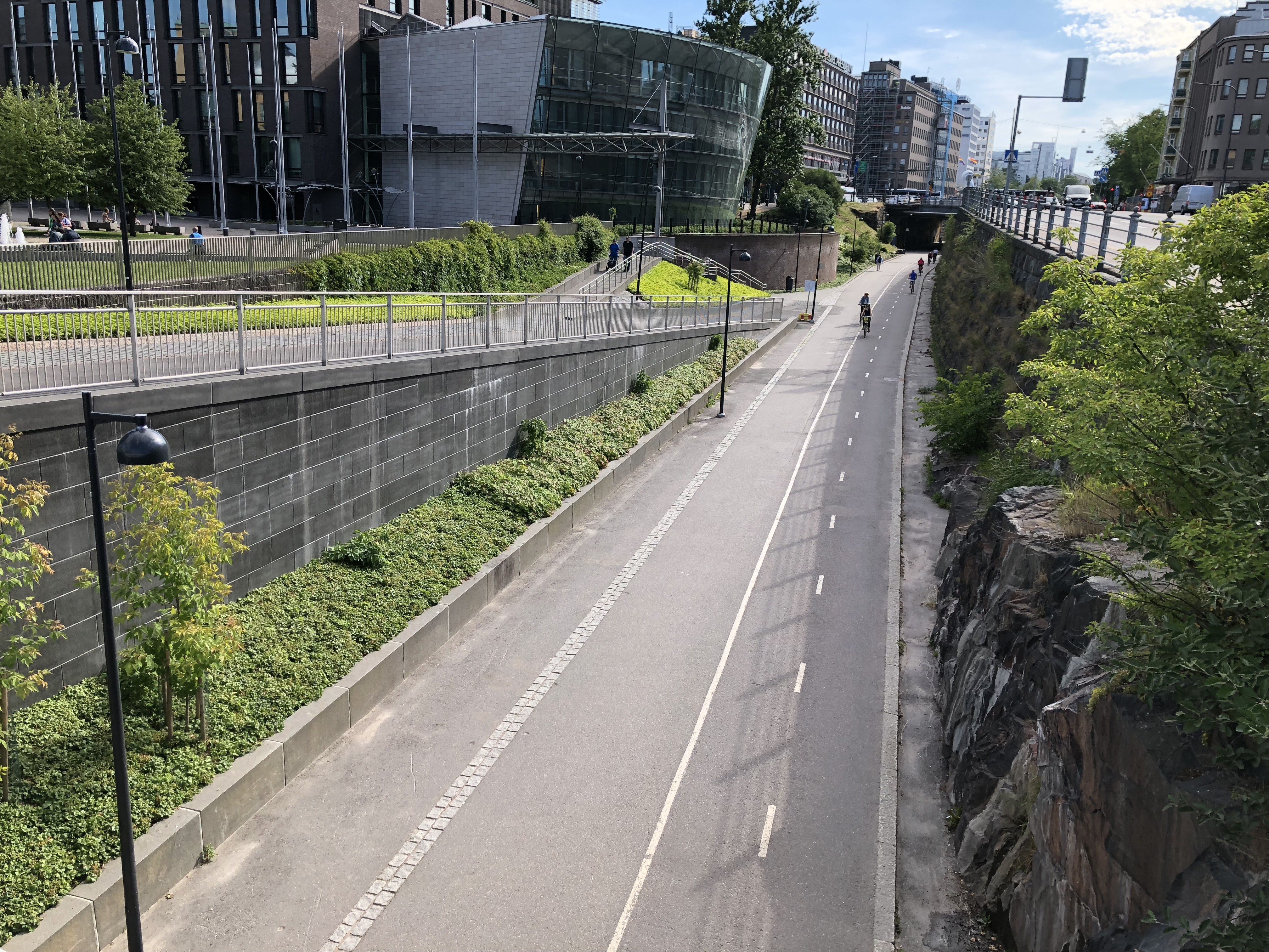 Arkistokuva: Helsingin Baanan pyöräily- ja kävelyreitti kesäkuussa 2018.