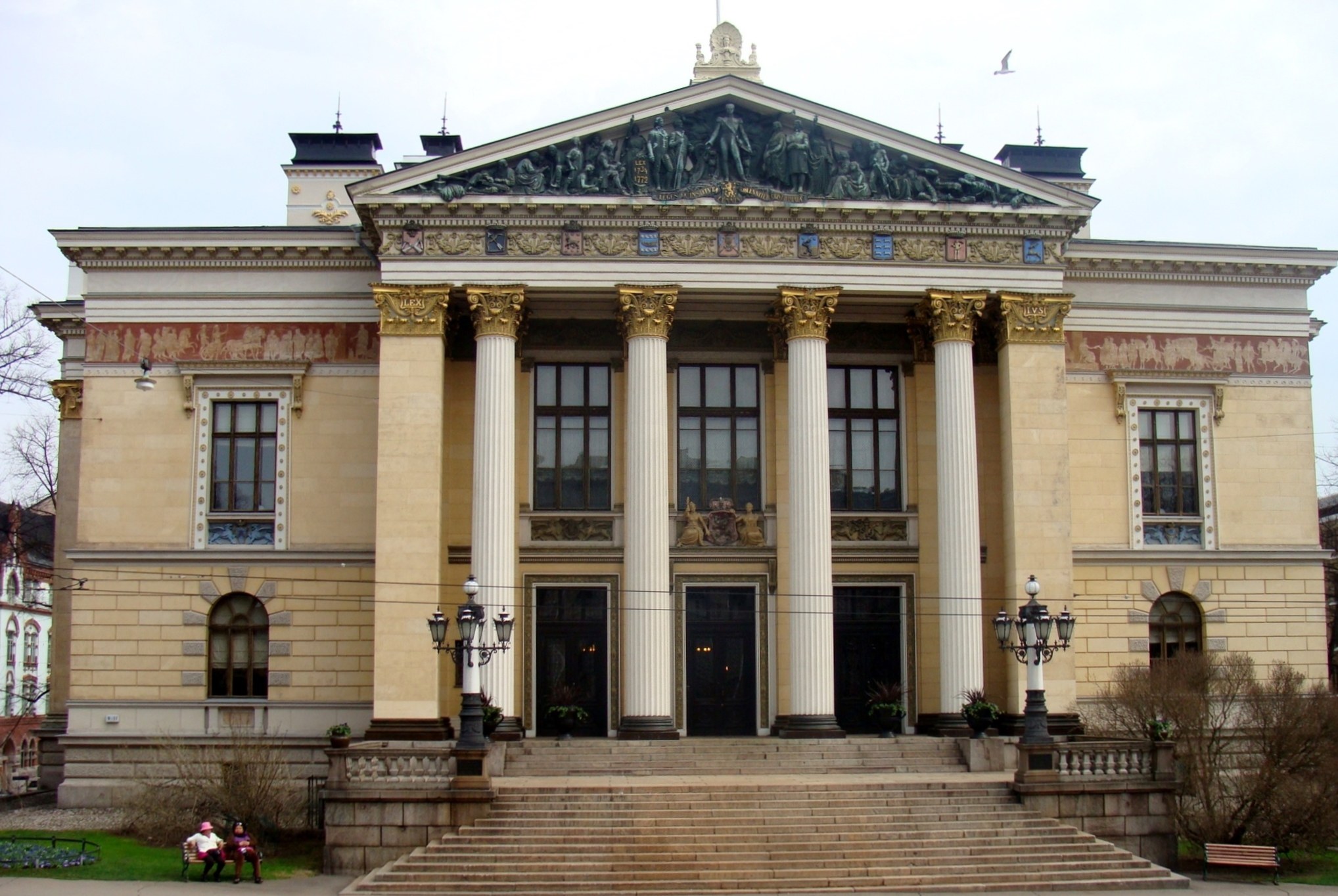 Arkistokuva: Säätytalon pylväsjulkisivu ja portaat Helsingissä.