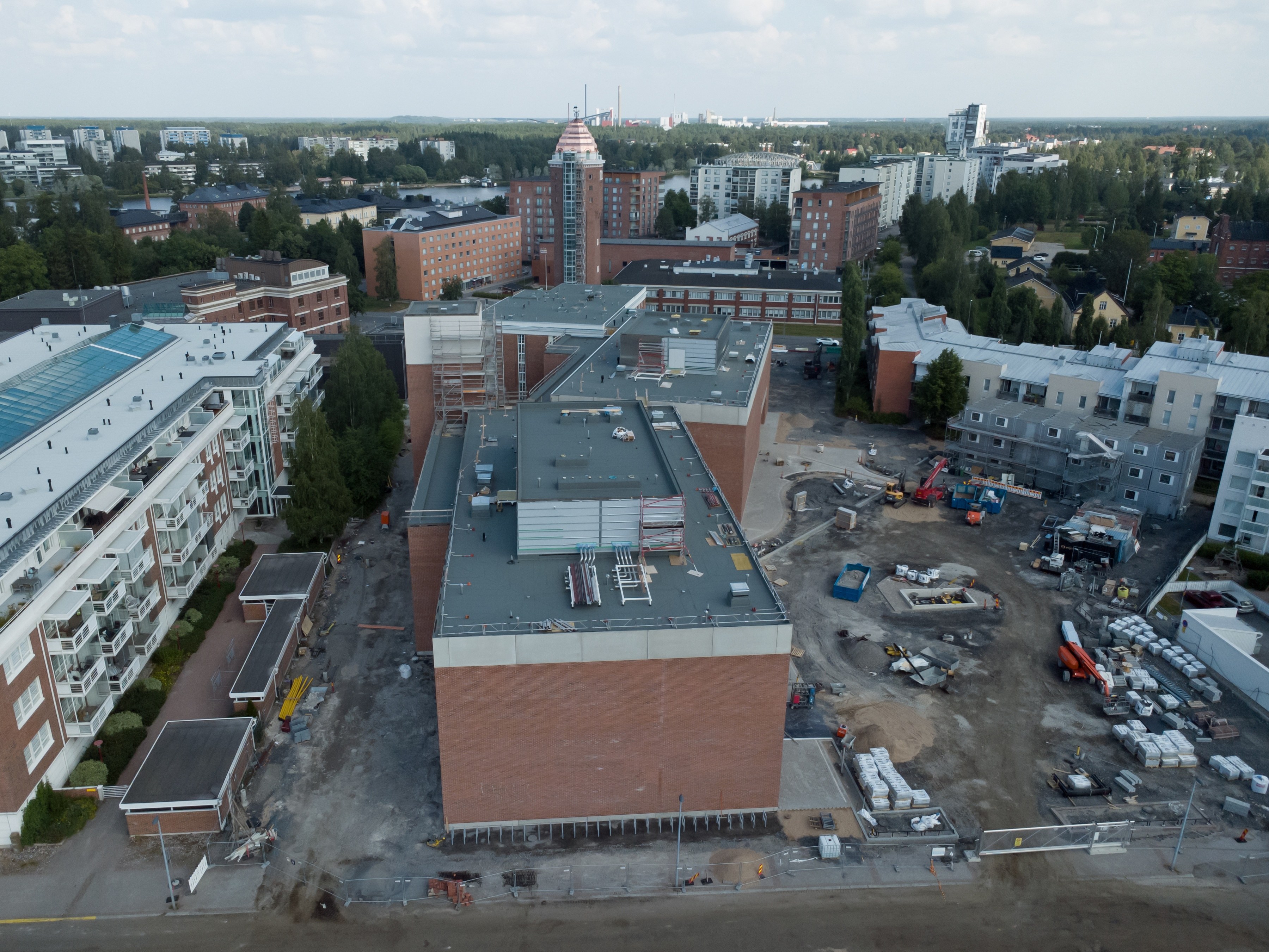 Arkistokuva: Museo- ja tiedekeskus Tiiman rakennustyömaa Oulun Myllytullissa elokuussa 2025.