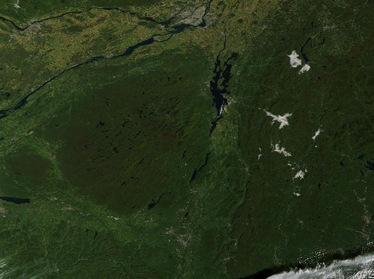 NASA MODIS -satelliittikuva: Adirondack Park and Lake Champlain.